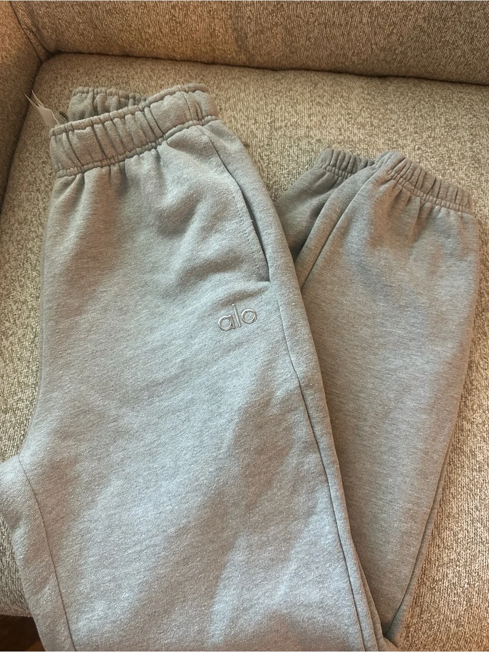 Alo Yoga Gray Sweatpants – XS – New Without Tags
